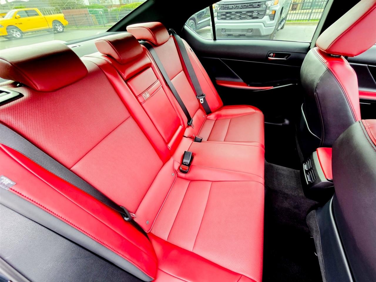 Lexus IS 350  2025