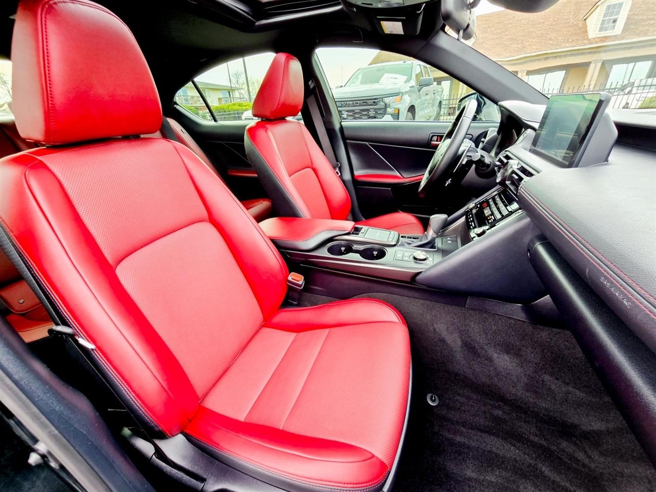 Lexus IS 350  2025