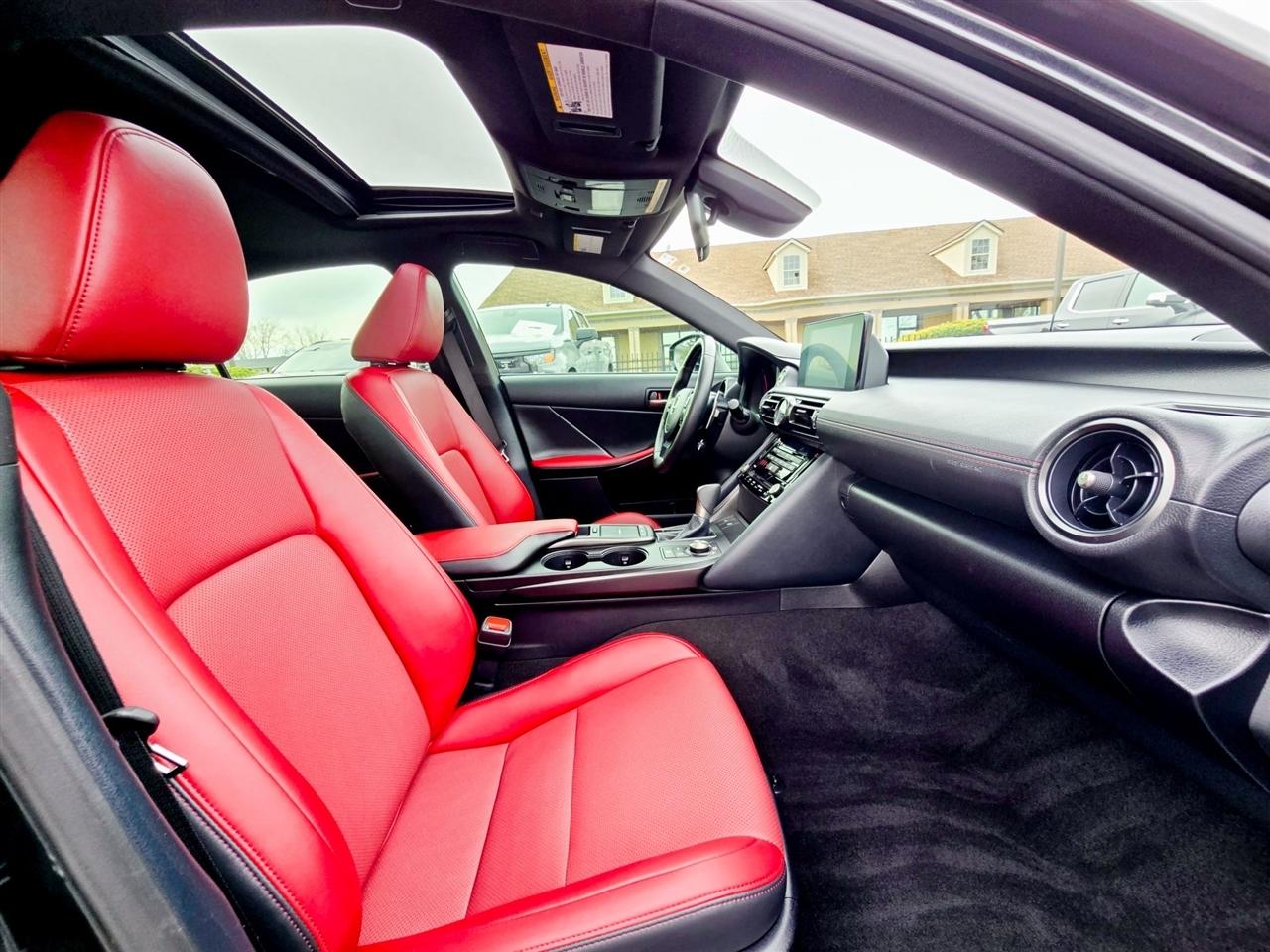 Lexus IS 350  2025