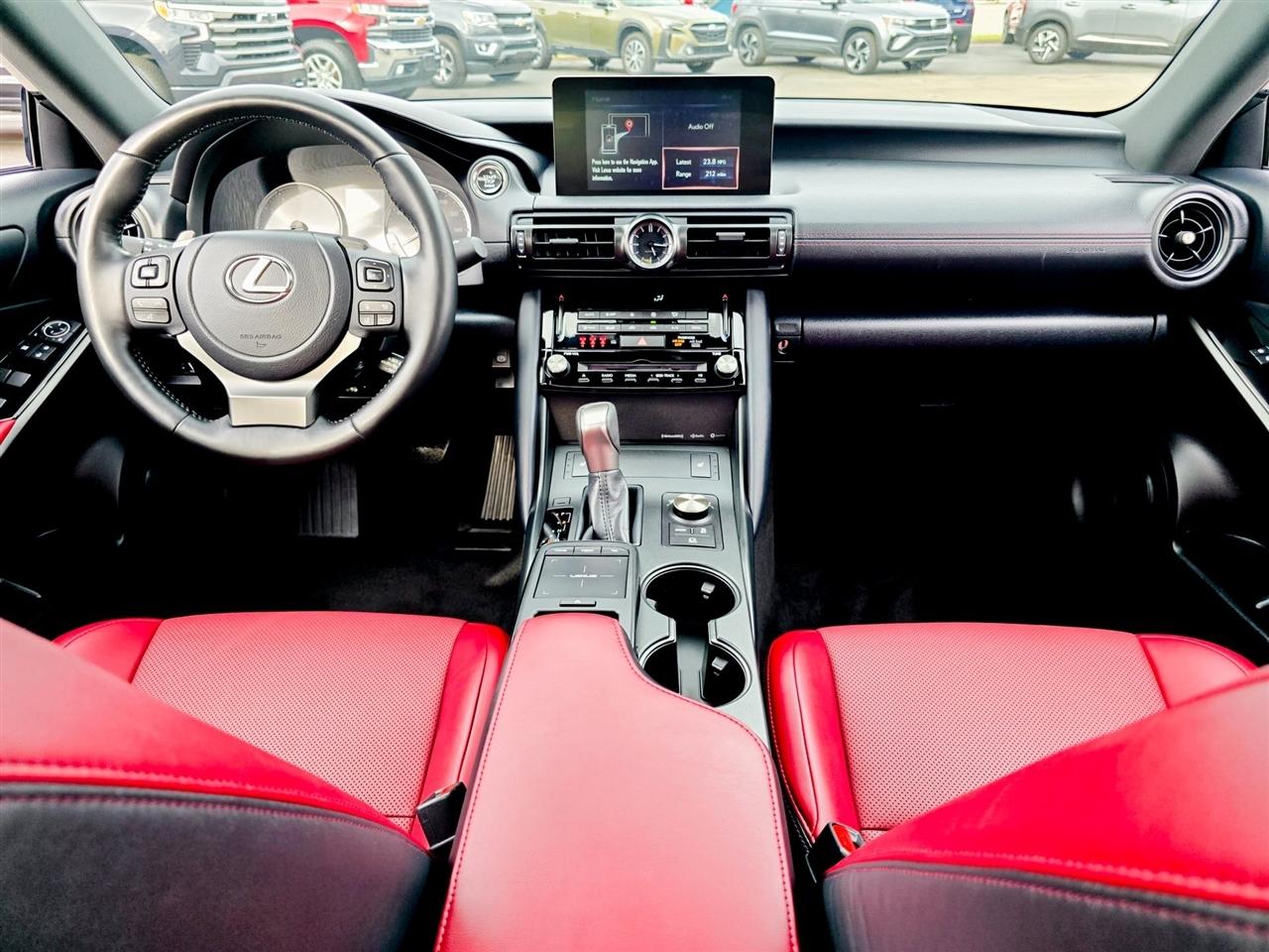 Lexus IS 350  2025