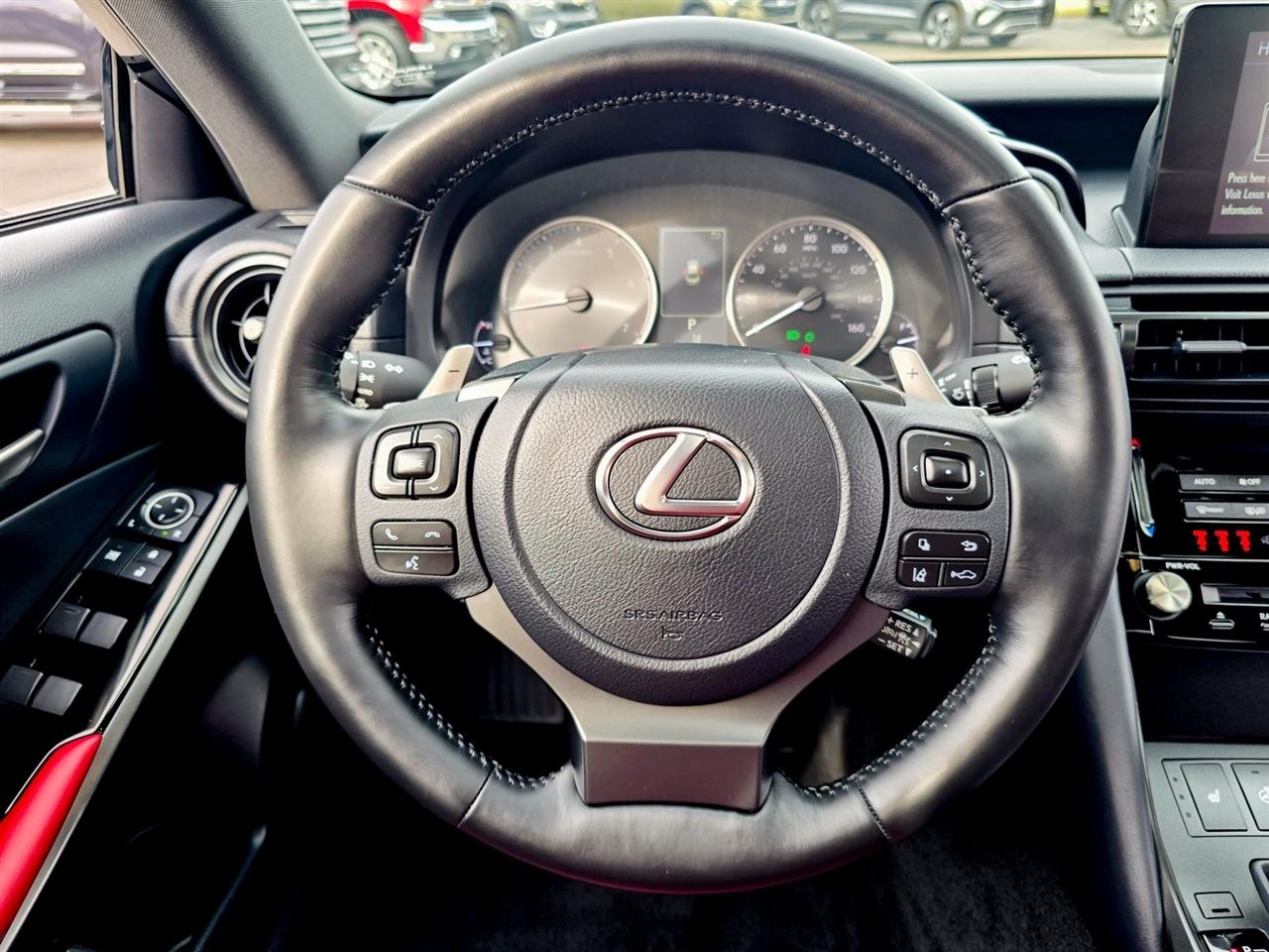 Lexus IS 350  2025