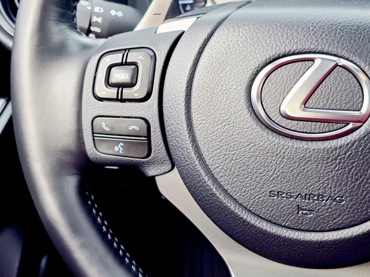 Lexus IS 350  2025