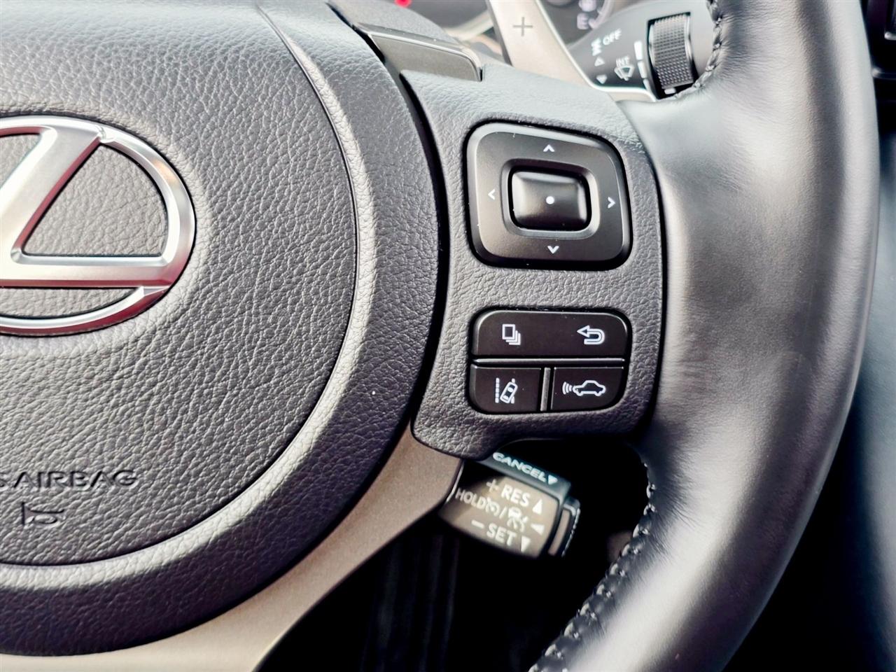 Lexus IS 350  2025