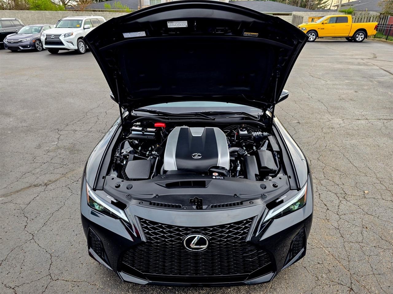 Lexus IS 350  2025