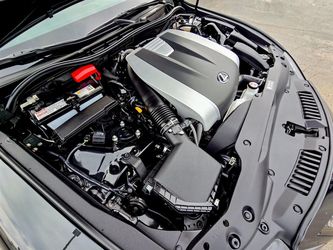 Lexus IS 350  2025