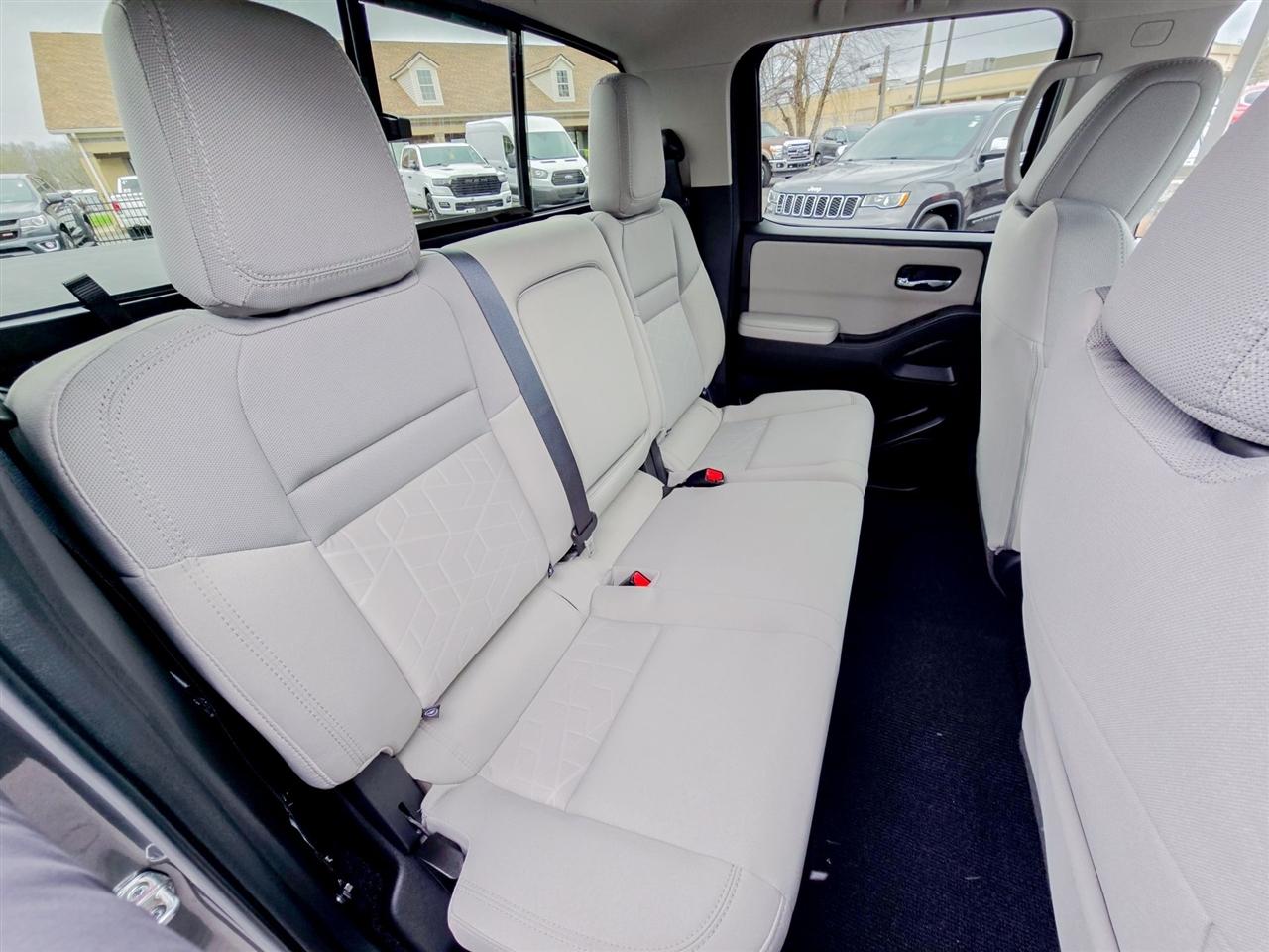 Nissan Frontier  2025