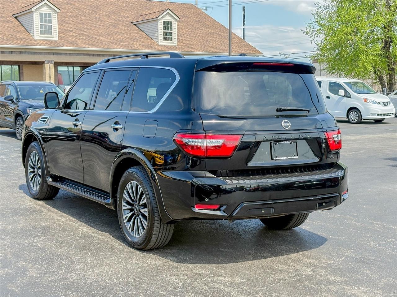 Nissan Armada  2022