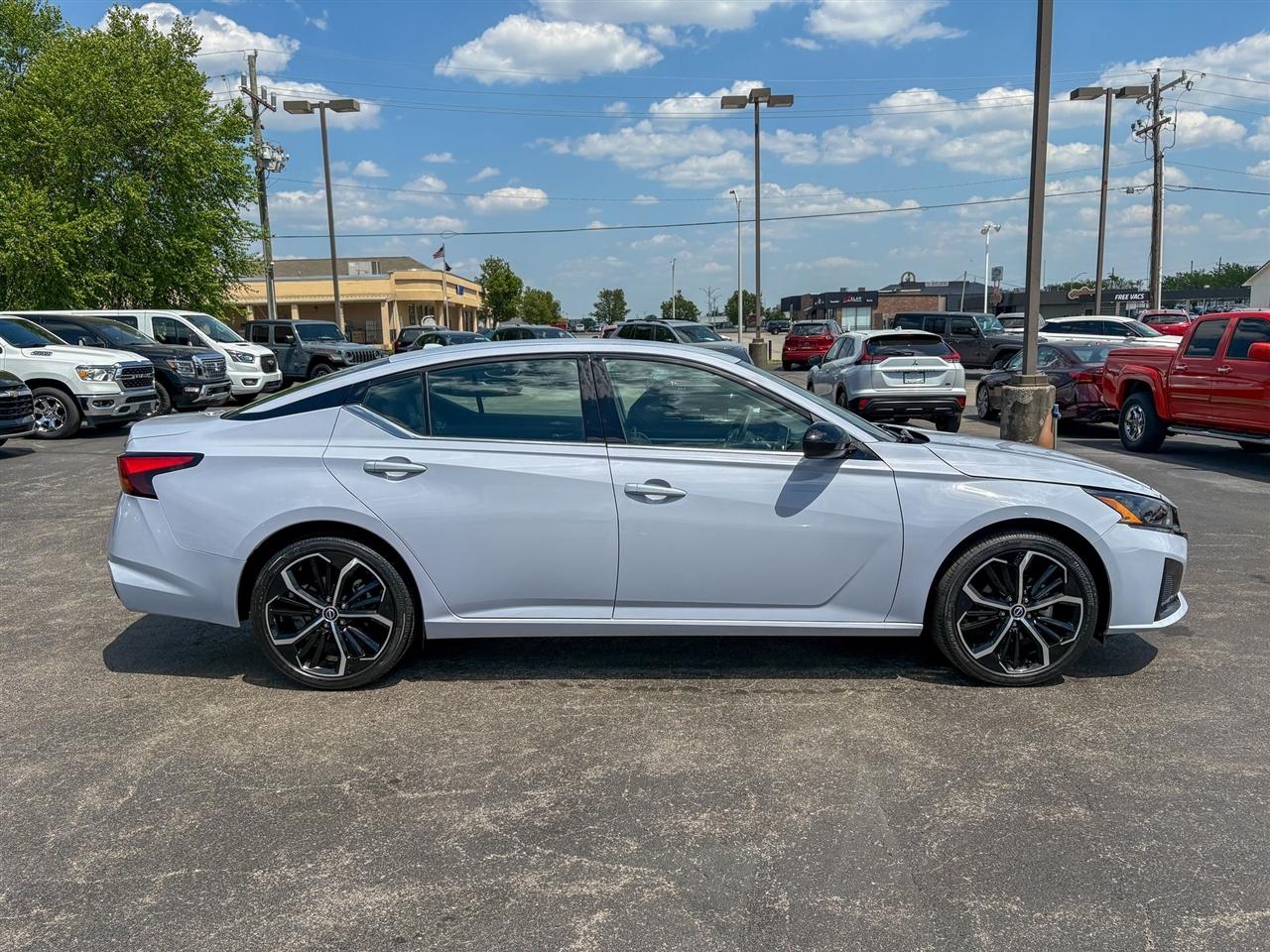 Nissan Altima  2024
