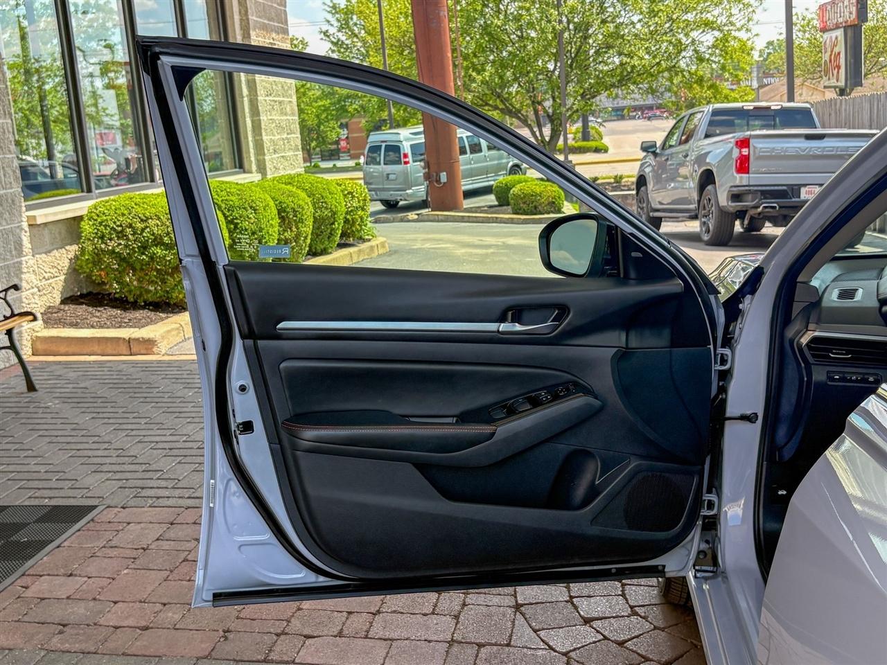 Nissan Altima  2024