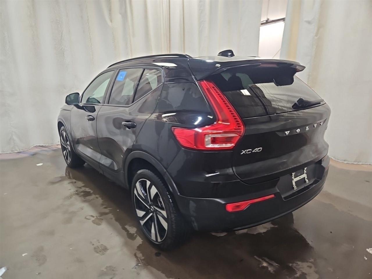 Volvo XC40  2024