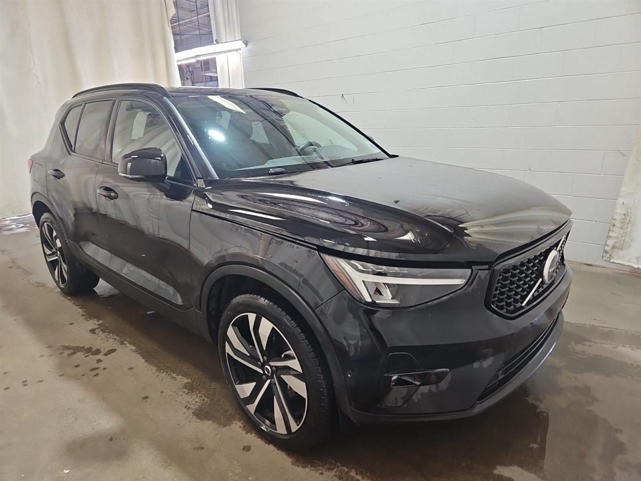 Volvo XC40  2024