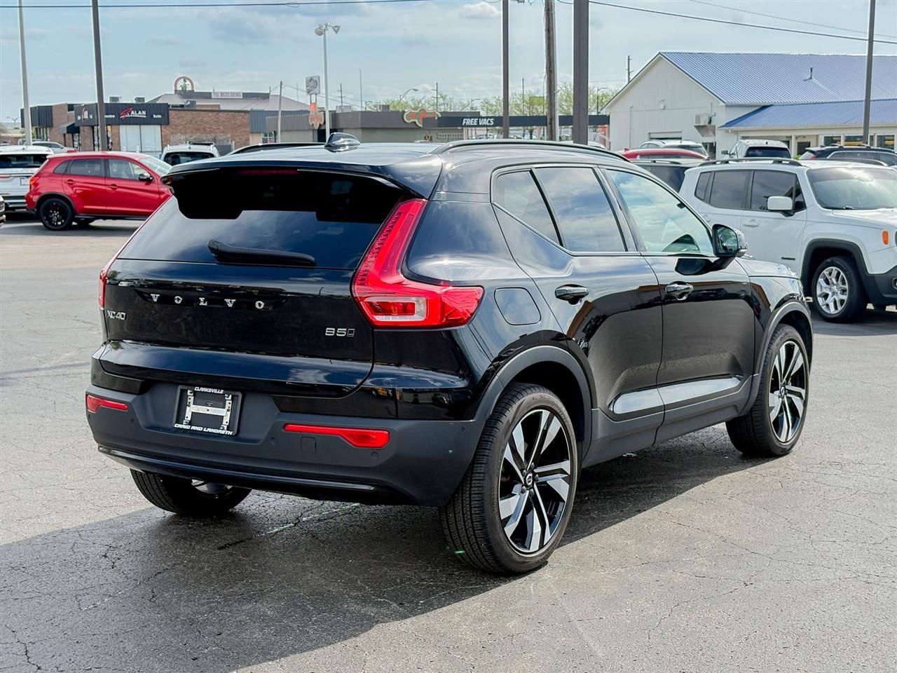 Volvo XC40  2024
