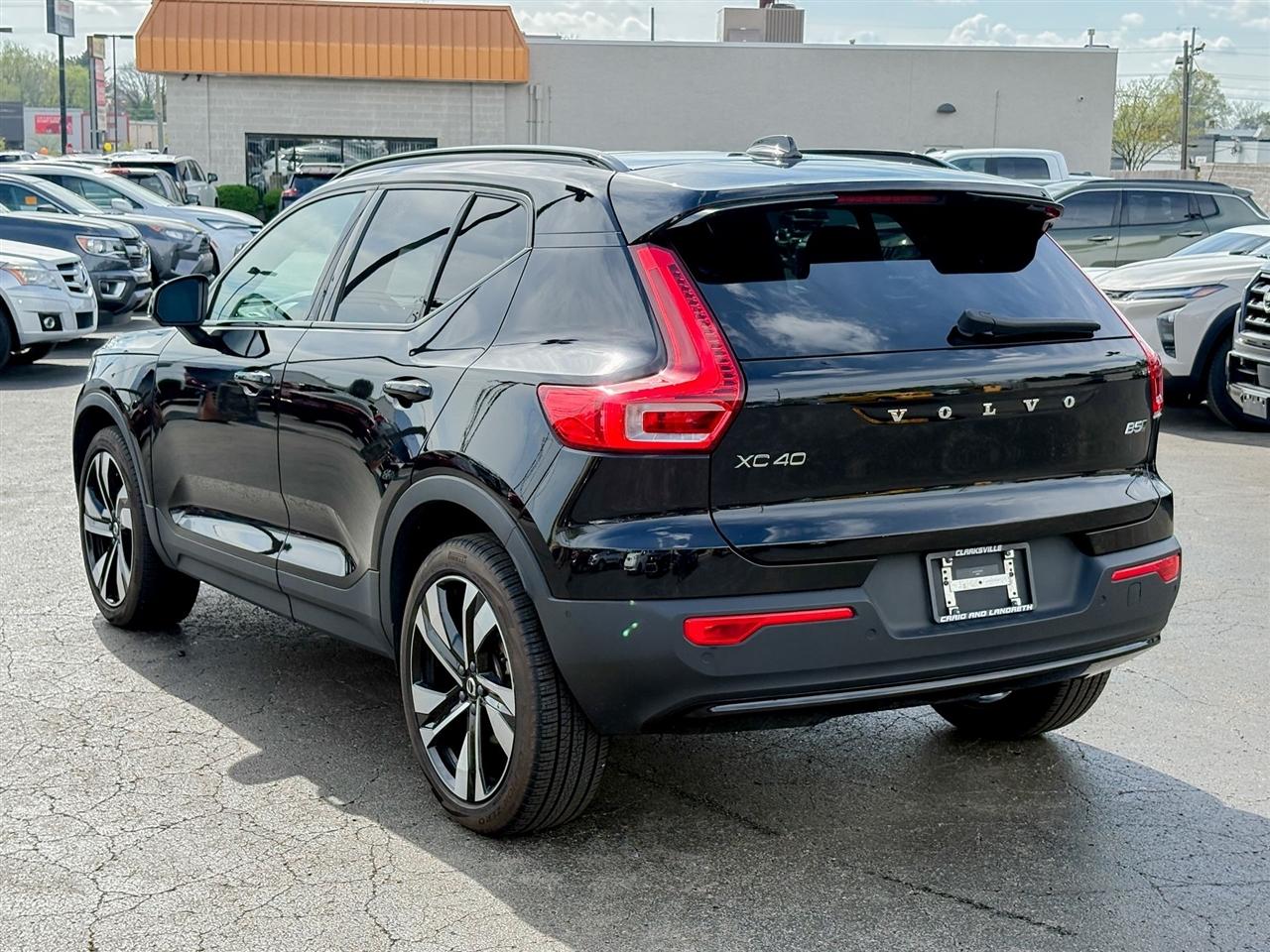 Volvo XC40  2024