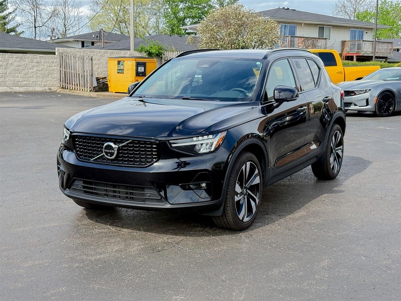 Volvo XC40  2024