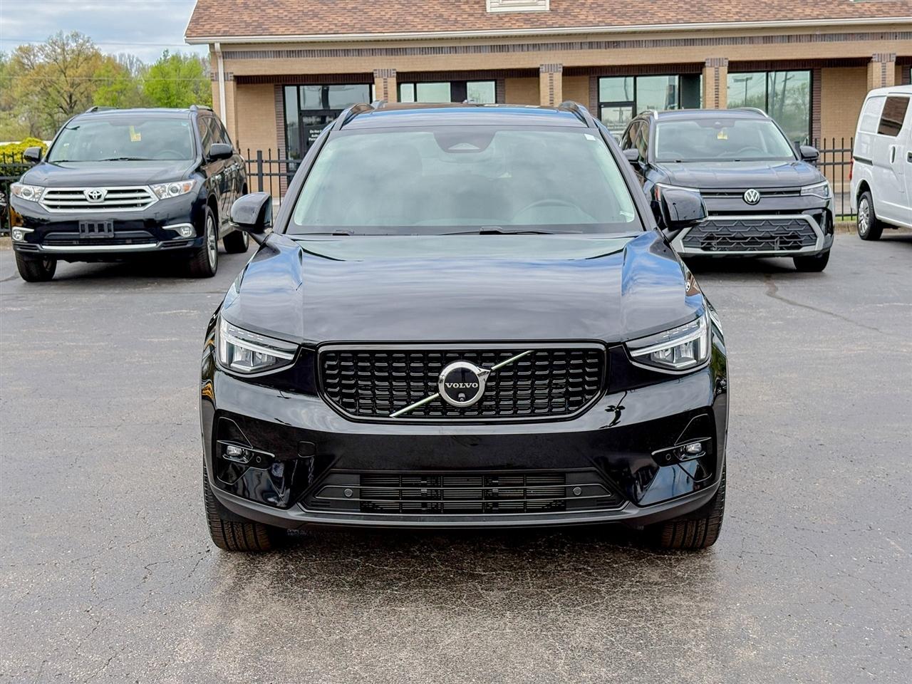 Volvo XC40  2024
