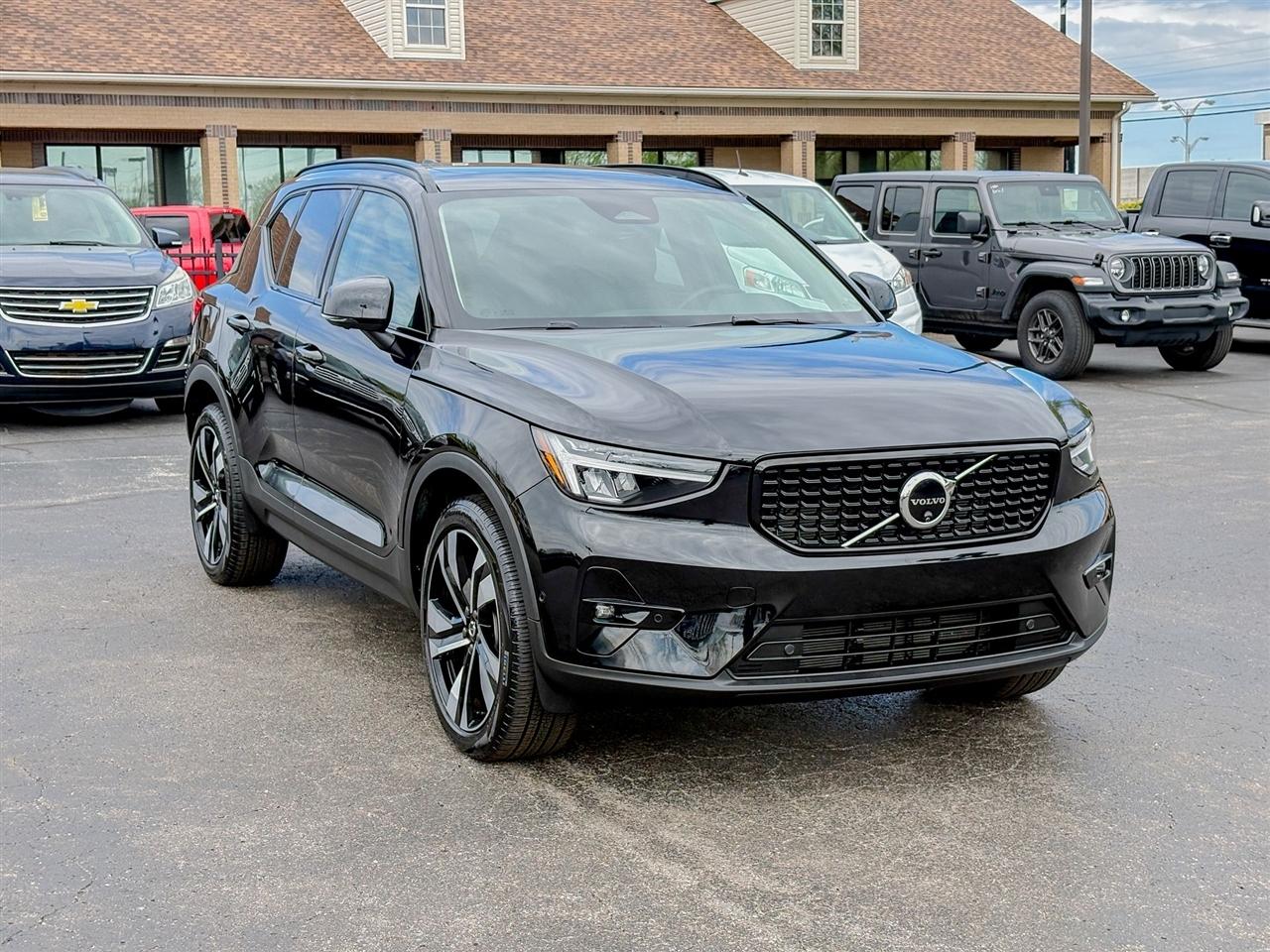 Volvo XC40  2024