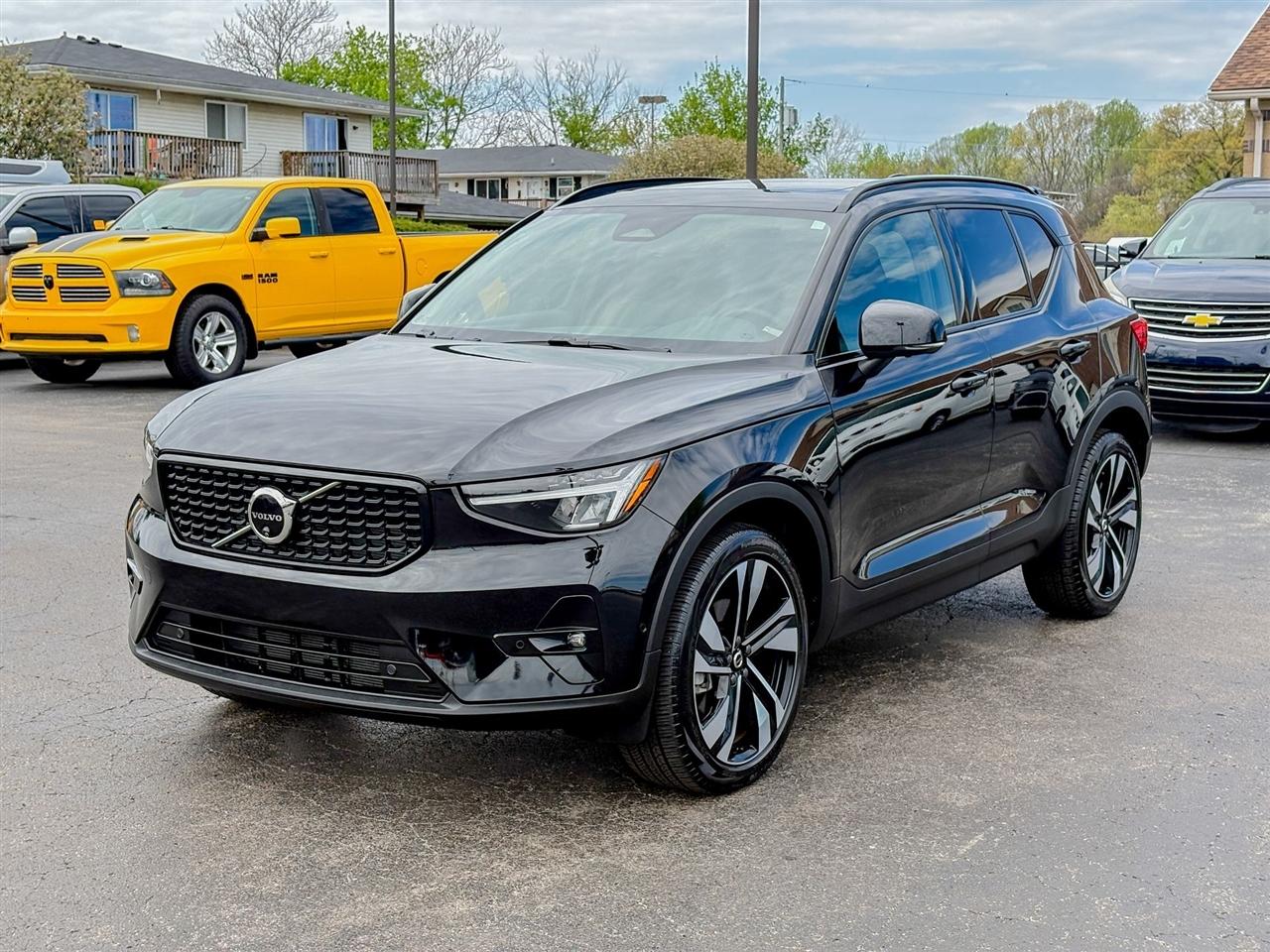 Volvo XC40  2024