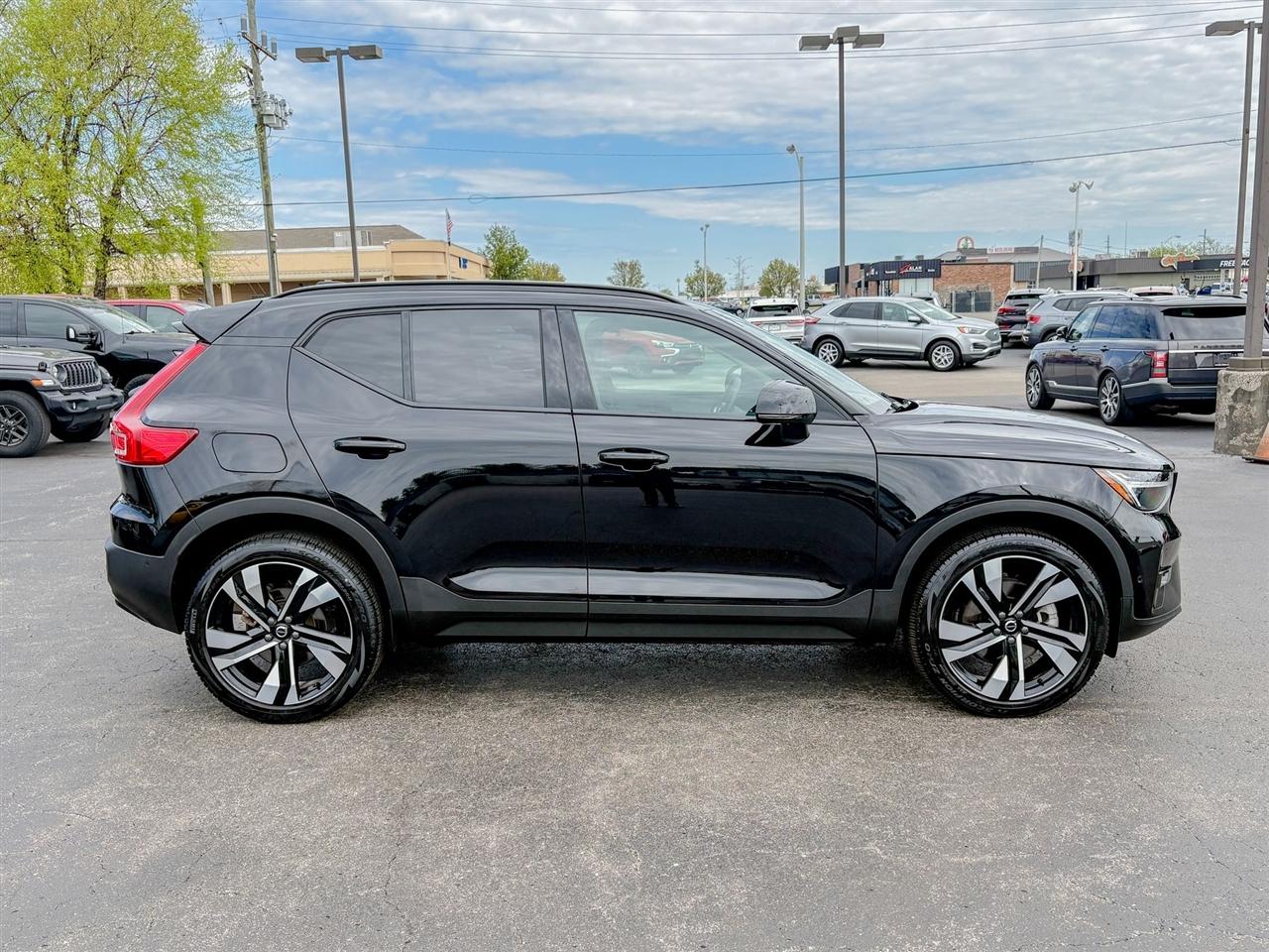 Volvo XC40 B5 Plus Dark AWD 2024