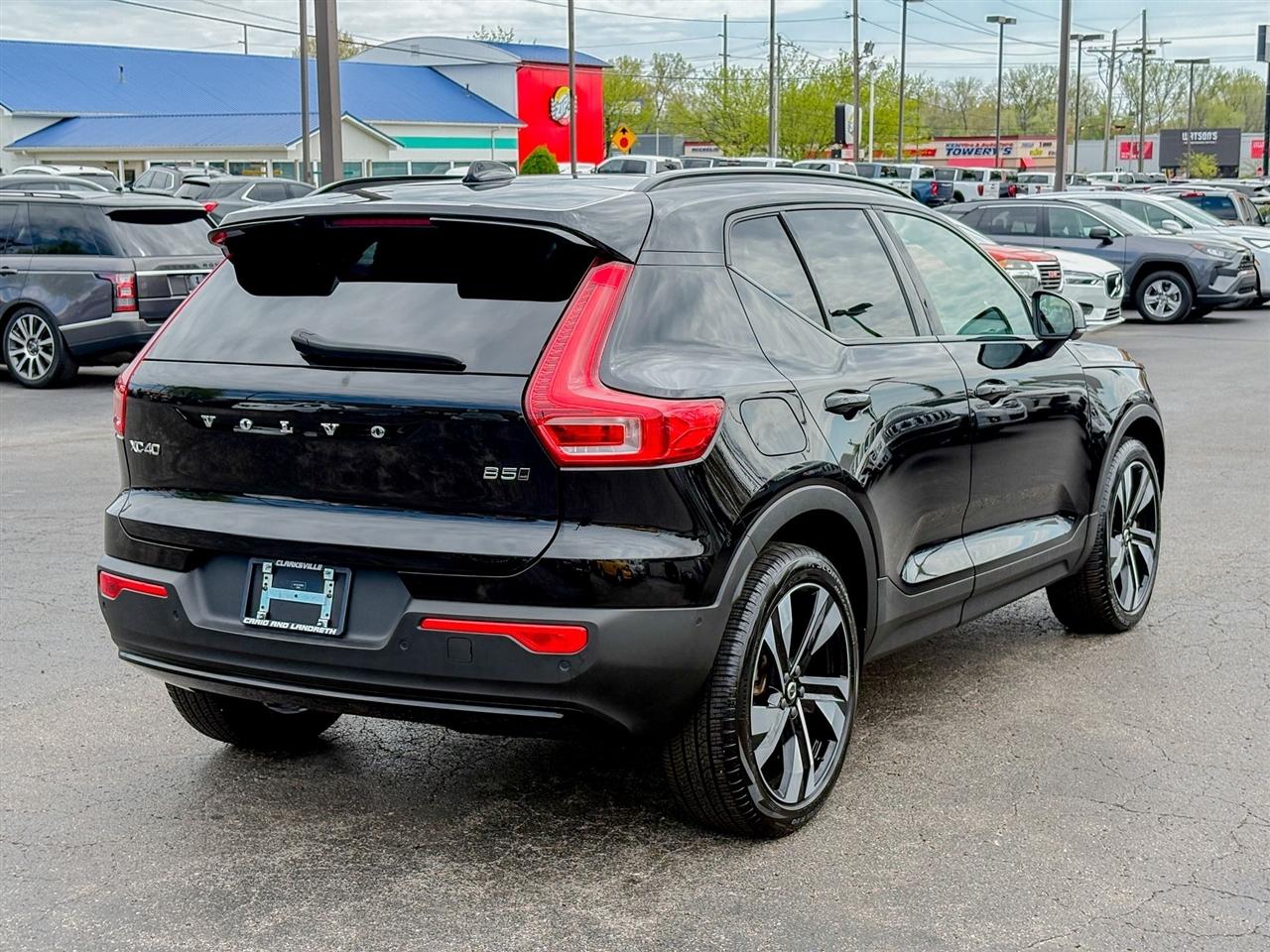 Volvo XC40 B5 Plus Dark AWD 2024