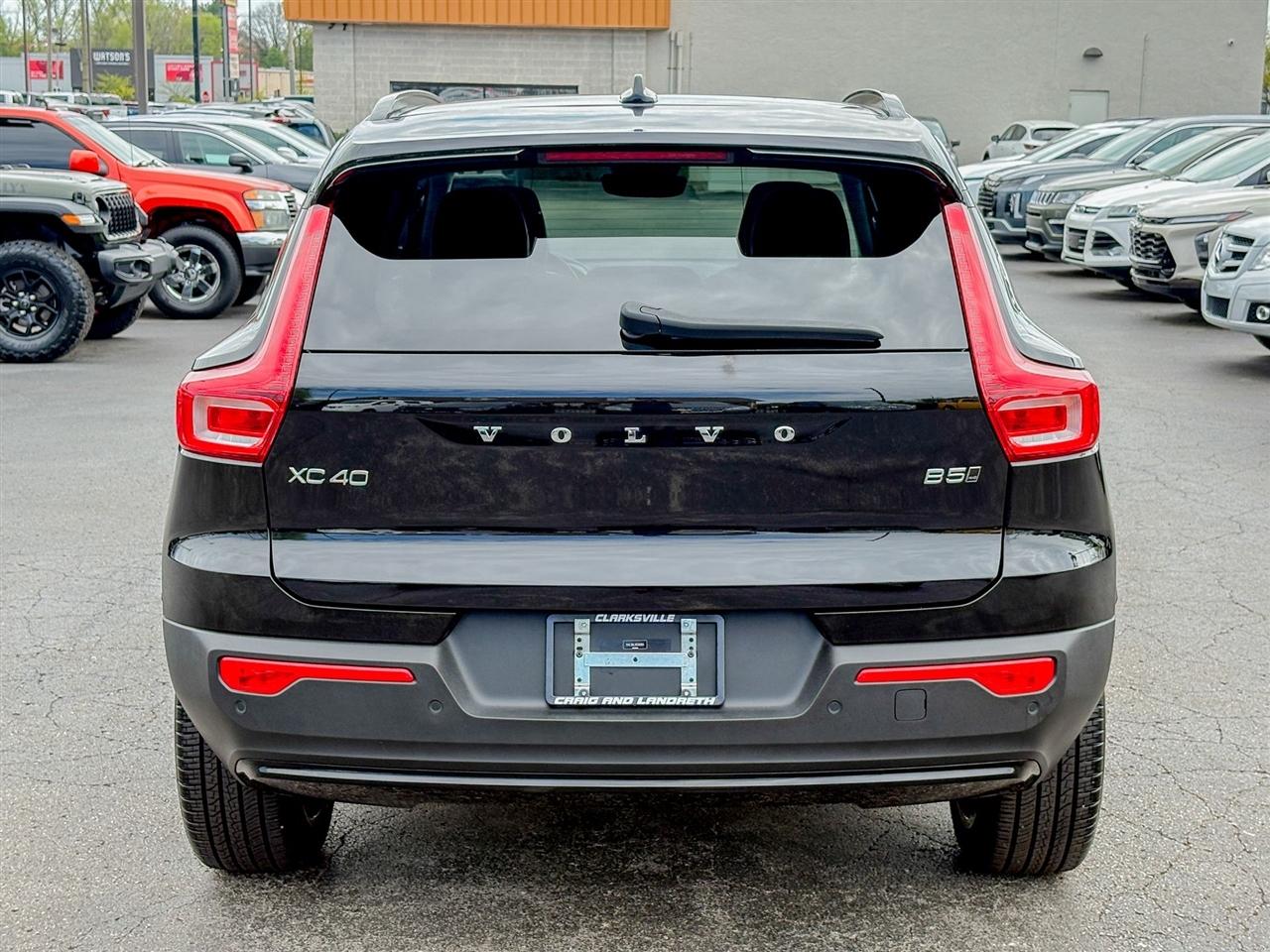 Volvo XC40 B5 Plus Dark AWD 2024