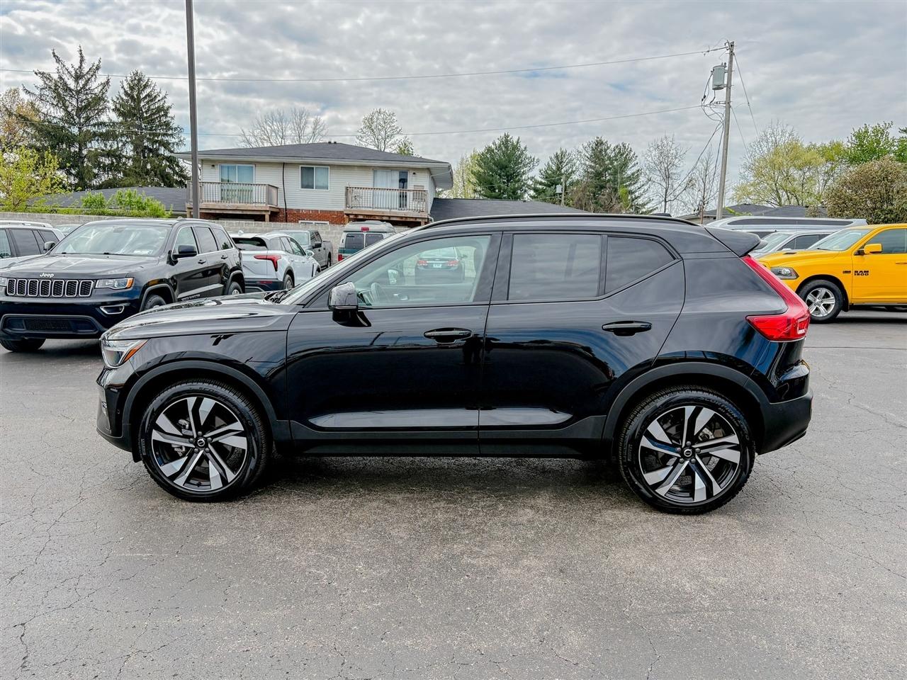 Volvo XC40 B5 Plus Dark AWD 2024