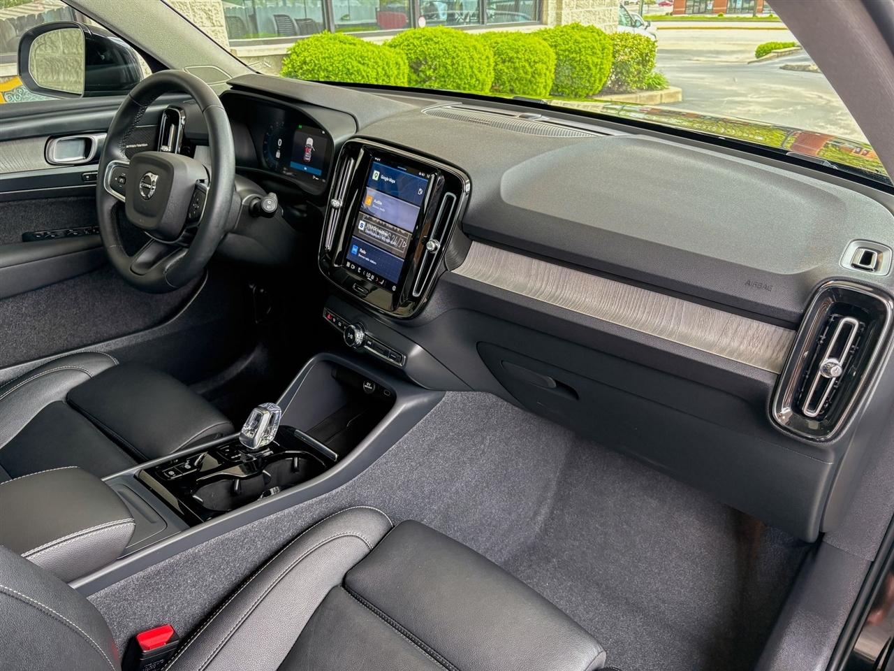 Volvo XC40 B5 Plus Dark AWD 2024