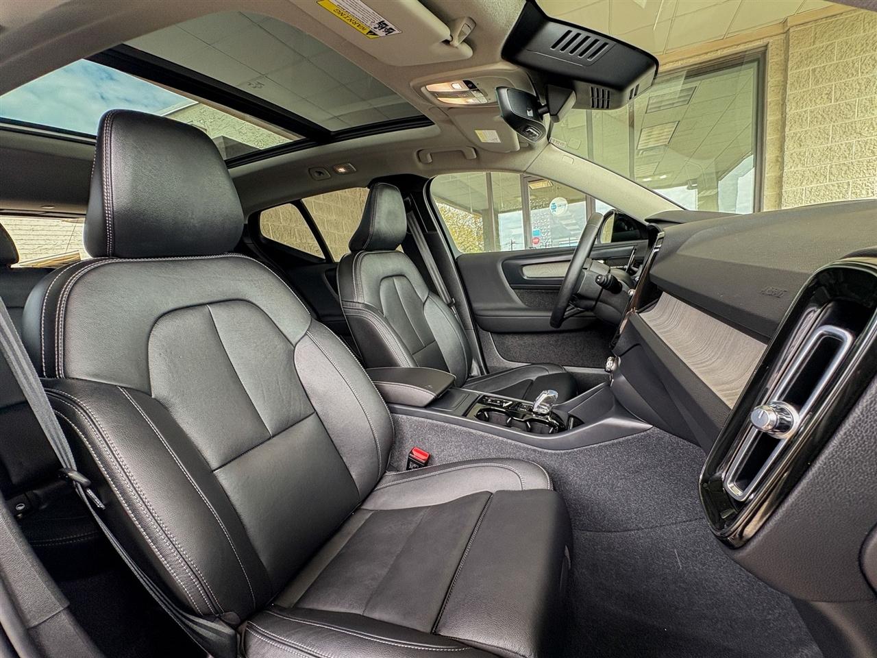 Volvo XC40 B5 Plus Dark AWD 2024