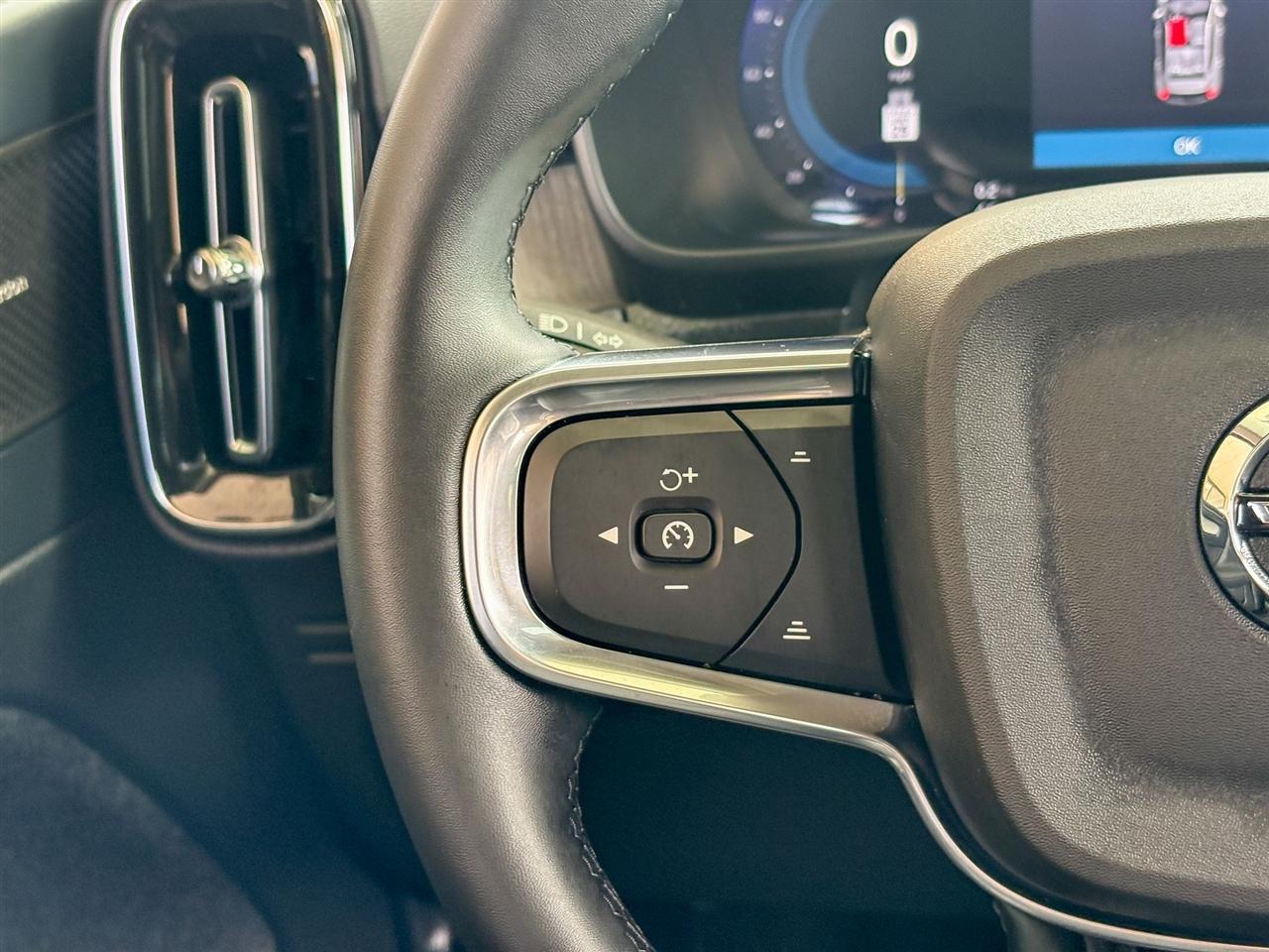 Volvo XC40 B5 Plus Dark AWD 2024