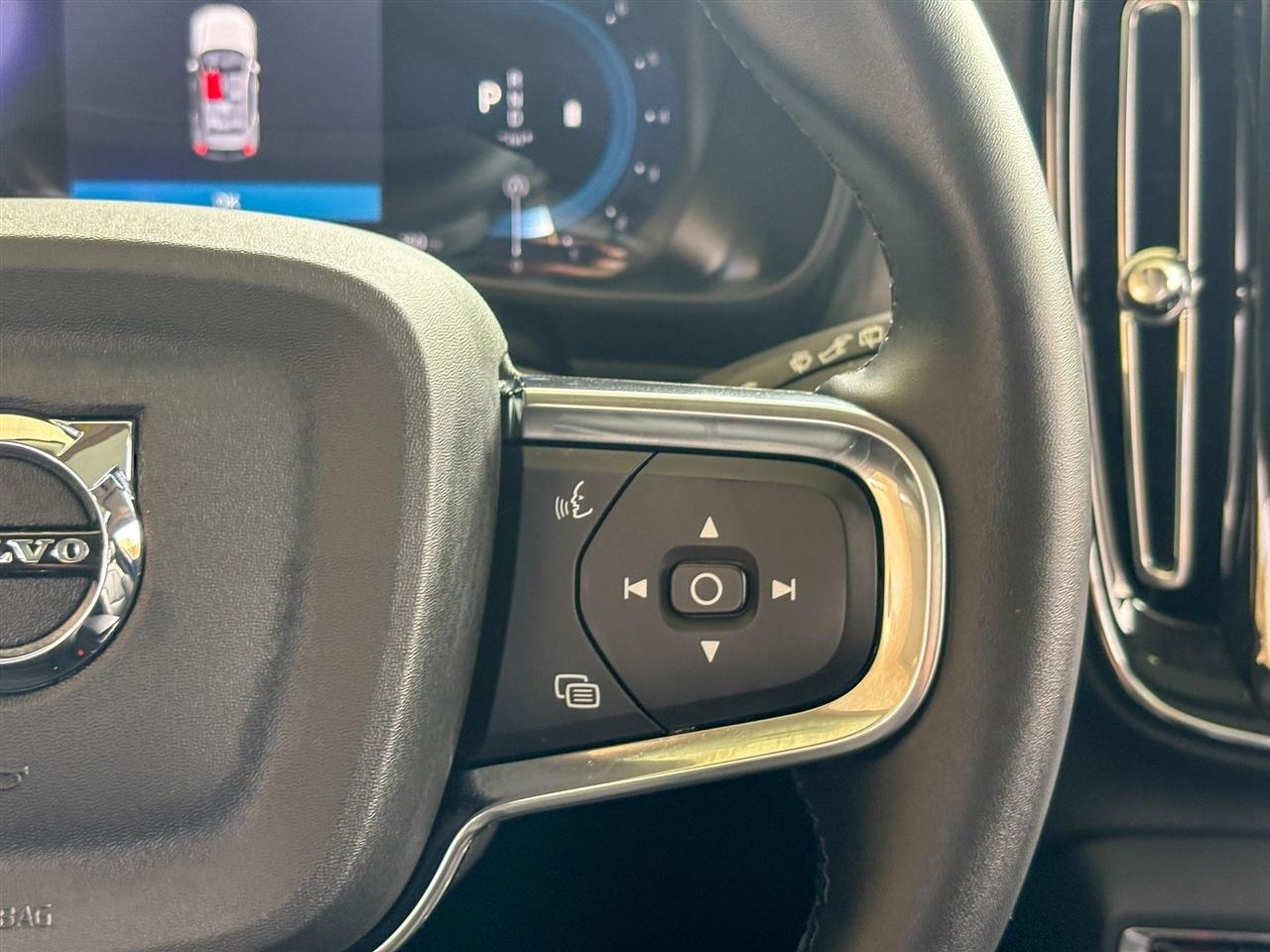 Volvo XC40 B5 Plus Dark AWD 2024