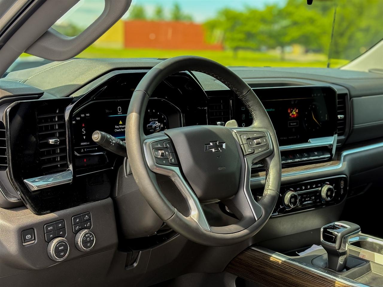 Chevrolet Silverado 1500 LT Trail Boss Crew Cab 4WD 2025