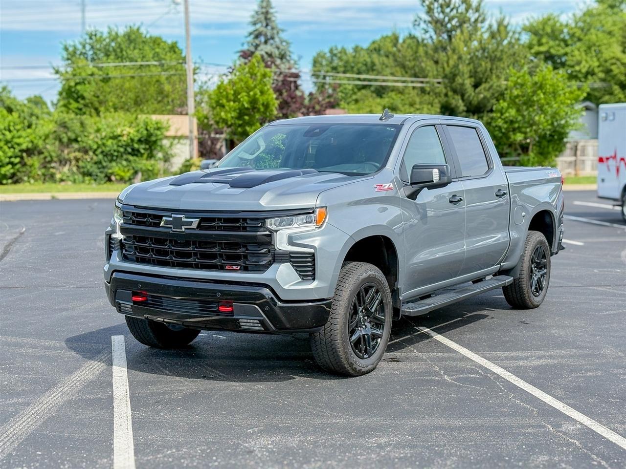 Chevrolet Silverado 1500 LT Trail Boss Crew Cab 4WD 2025