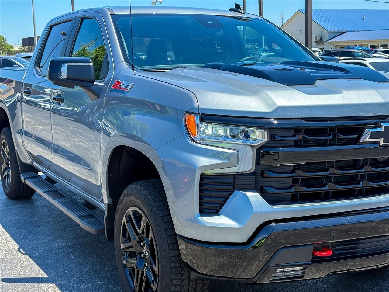 Chevrolet Silverado 1500 LT Trail Boss Crew Cab 4WD 2025