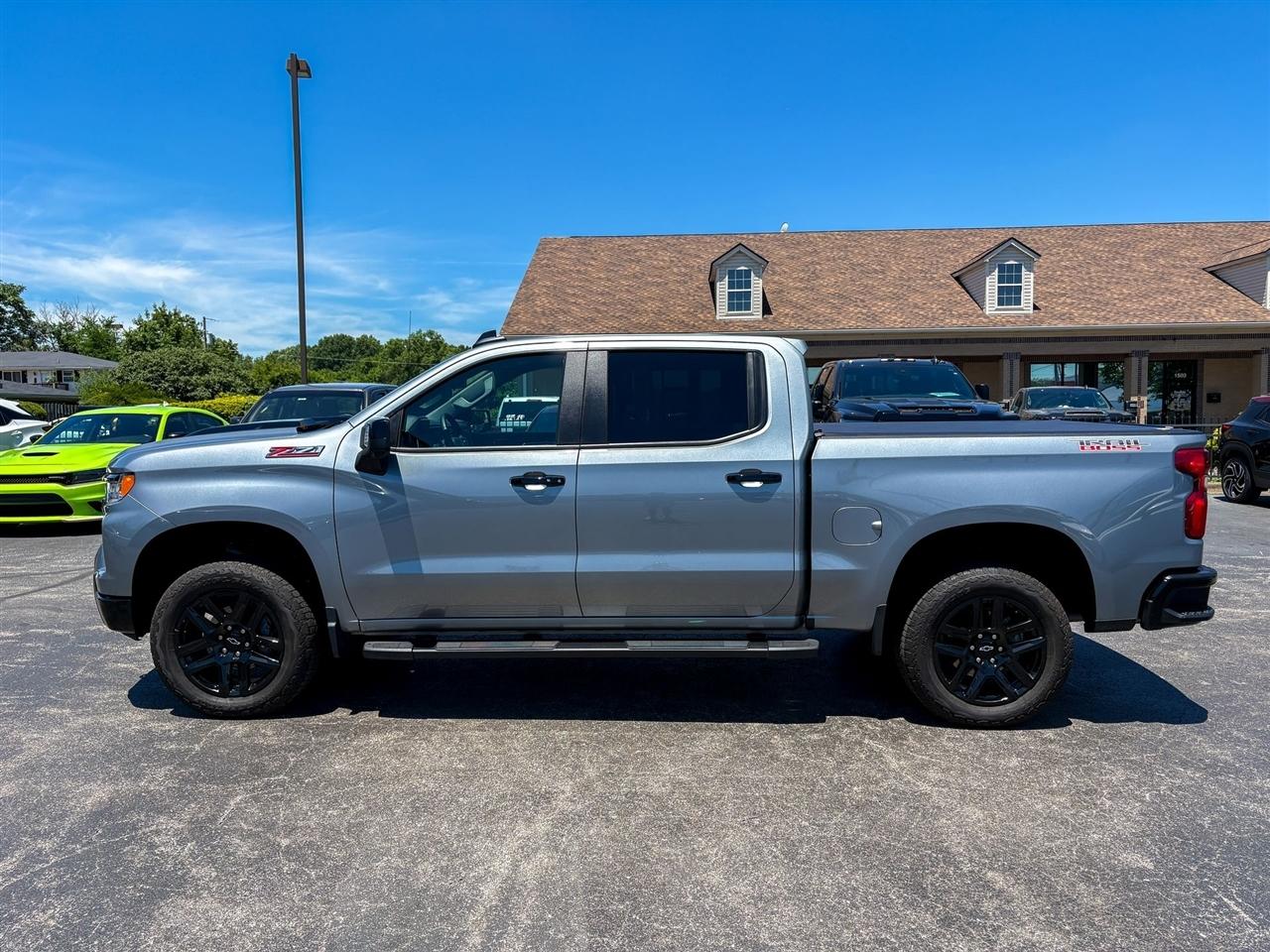Chevrolet Silverado 1500 LT Trail Boss Crew Cab 4WD 2025