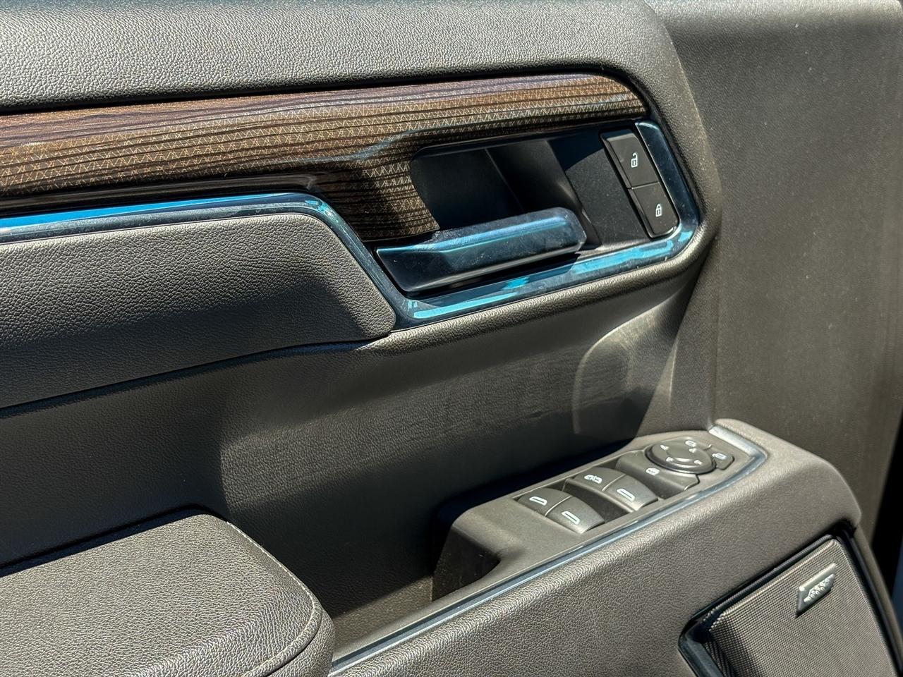 Chevrolet Silverado 1500 LT Trail Boss Crew Cab 4WD 2025