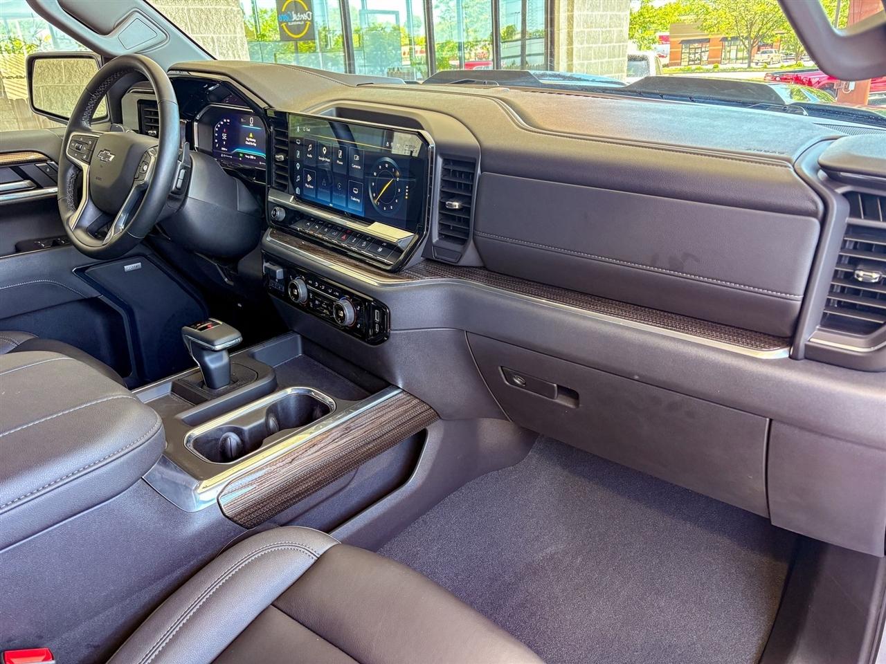 Chevrolet Silverado 1500 LT Trail Boss Crew Cab 4WD 2025