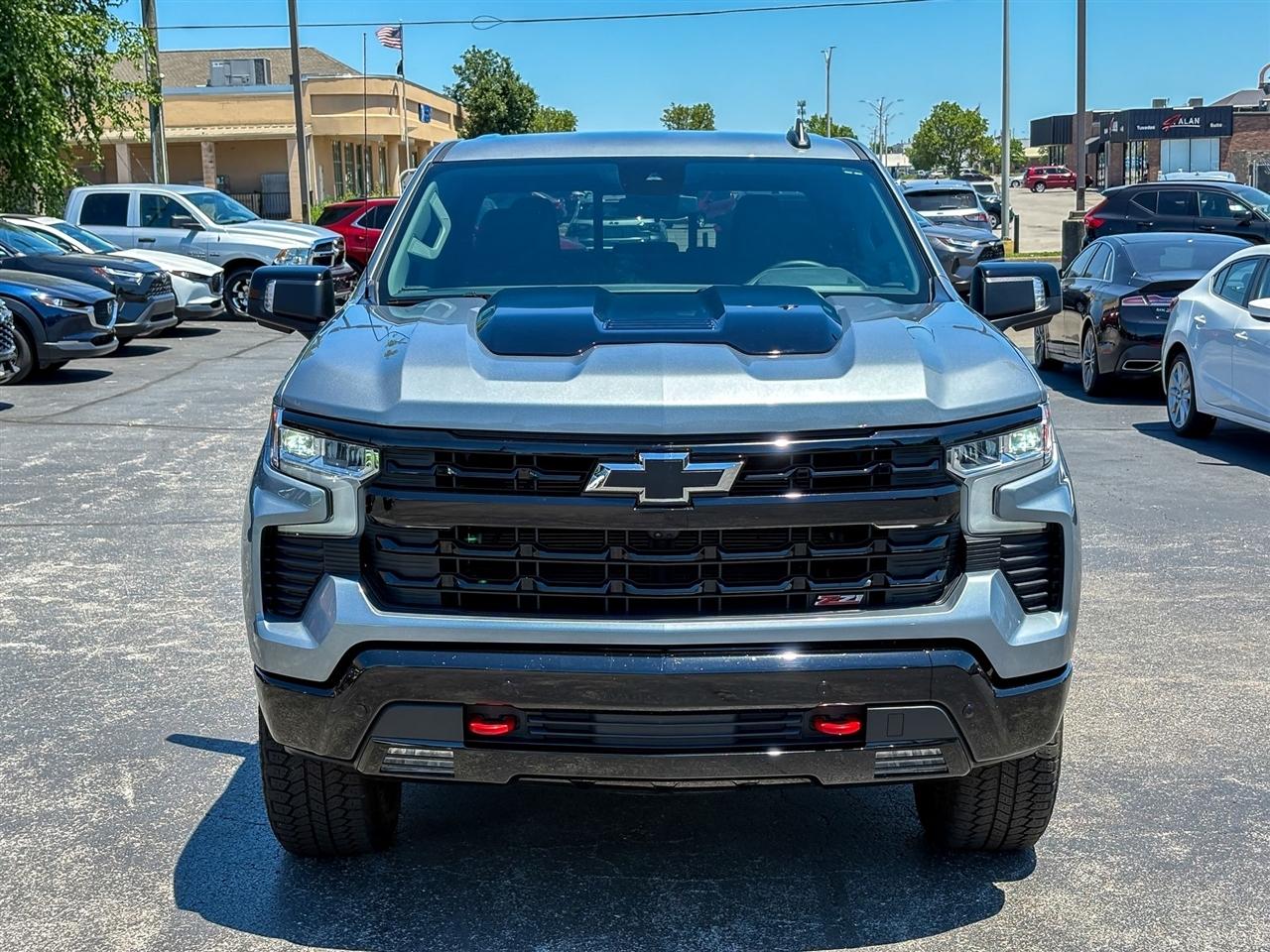 Chevrolet Silverado 1500 LT Trail Boss Crew Cab 4WD 2025