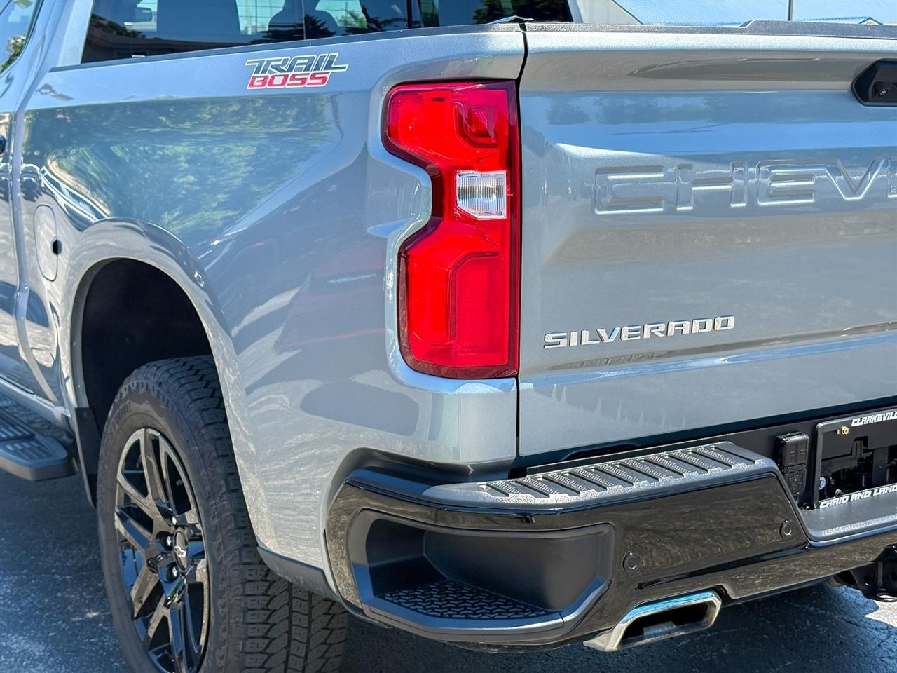 Chevrolet Silverado 1500 LT Trail Boss Crew Cab 4WD 2025