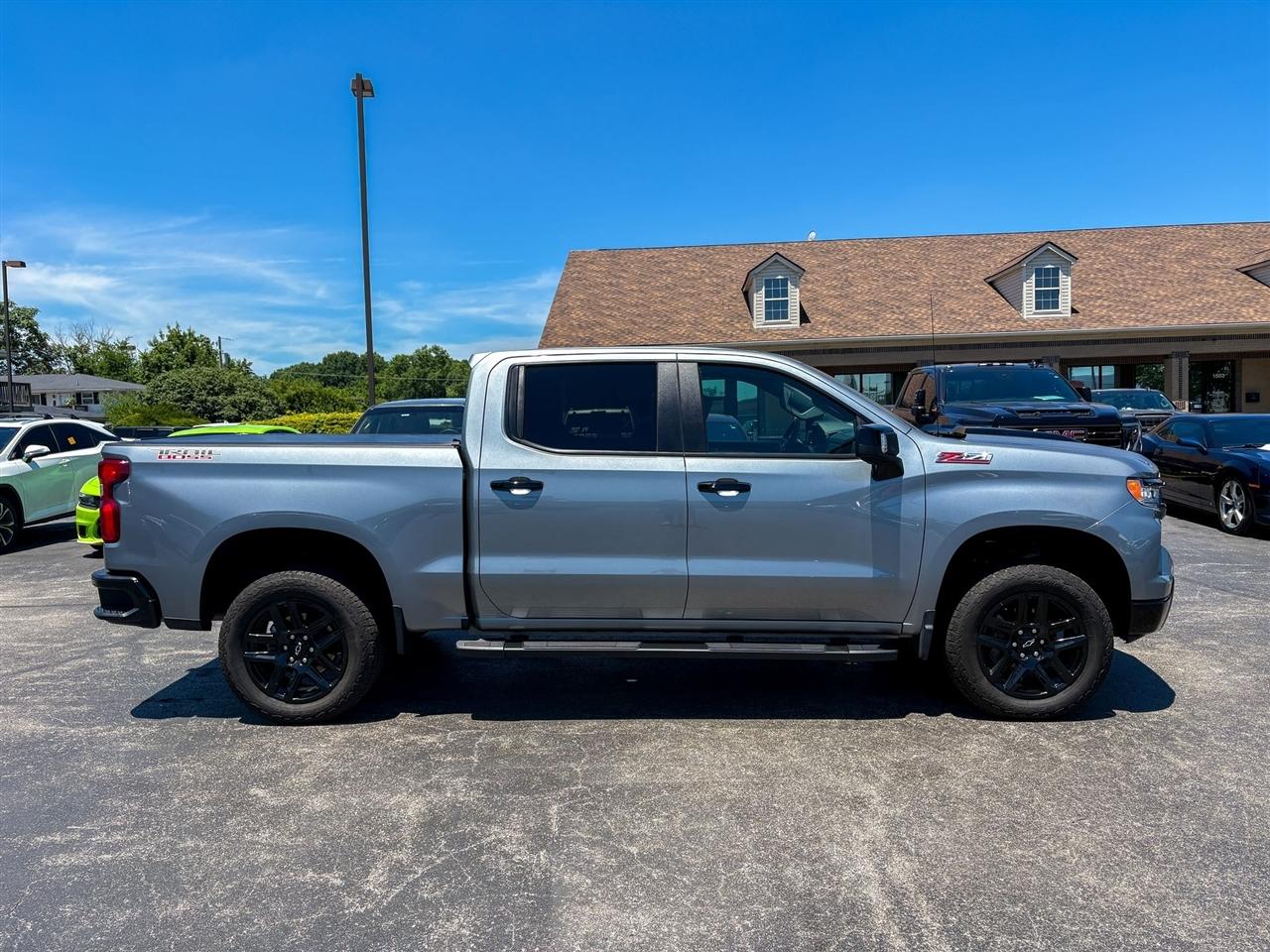 Chevrolet Silverado 1500 LT Trail Boss Crew Cab 4WD 2025