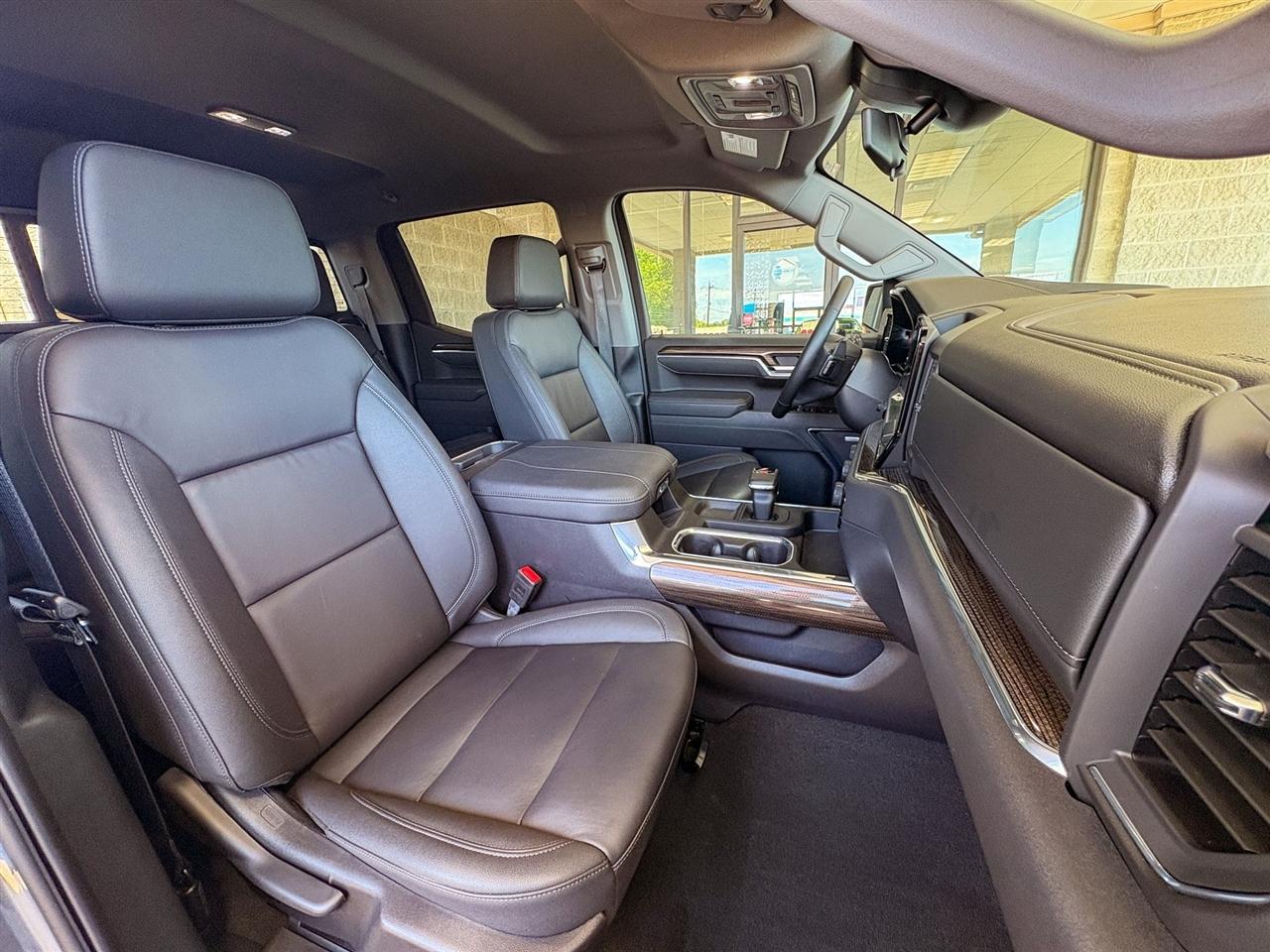 Chevrolet Silverado 1500 LT Trail Boss Crew Cab 4WD 2025