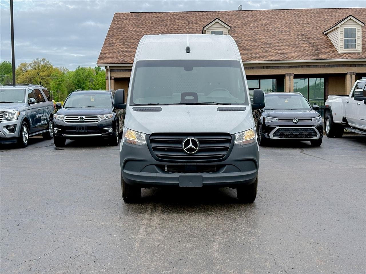 Mercedes-Benz Sprinter Cargo Van  2025