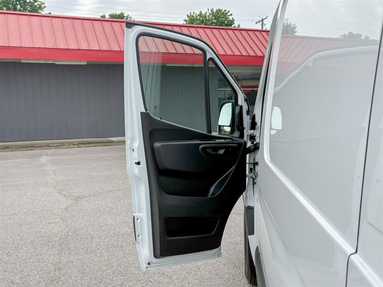 Mercedes-Benz Sprinter Cargo Van  2025