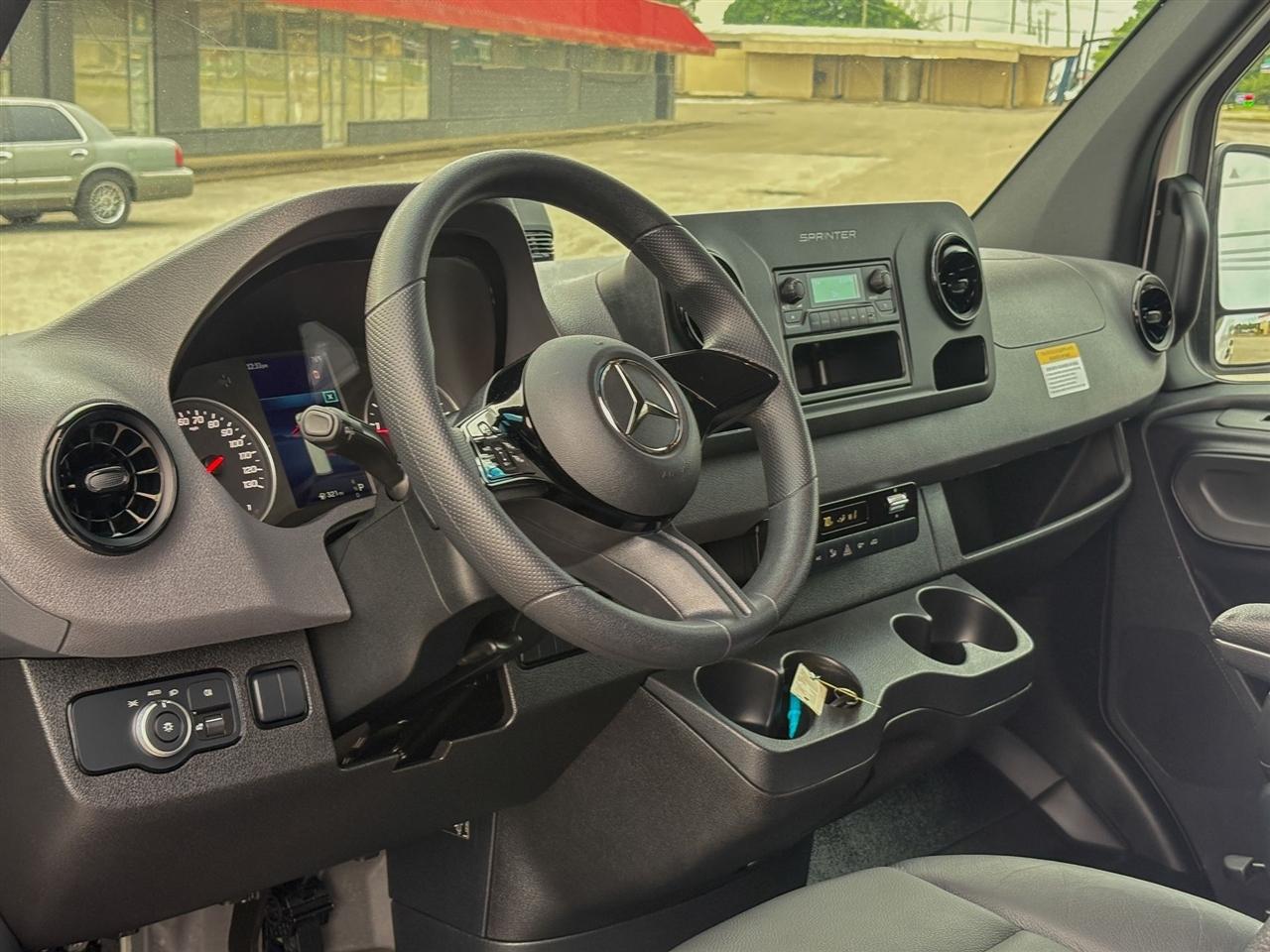 Mercedes-Benz Sprinter Cargo Van  2025