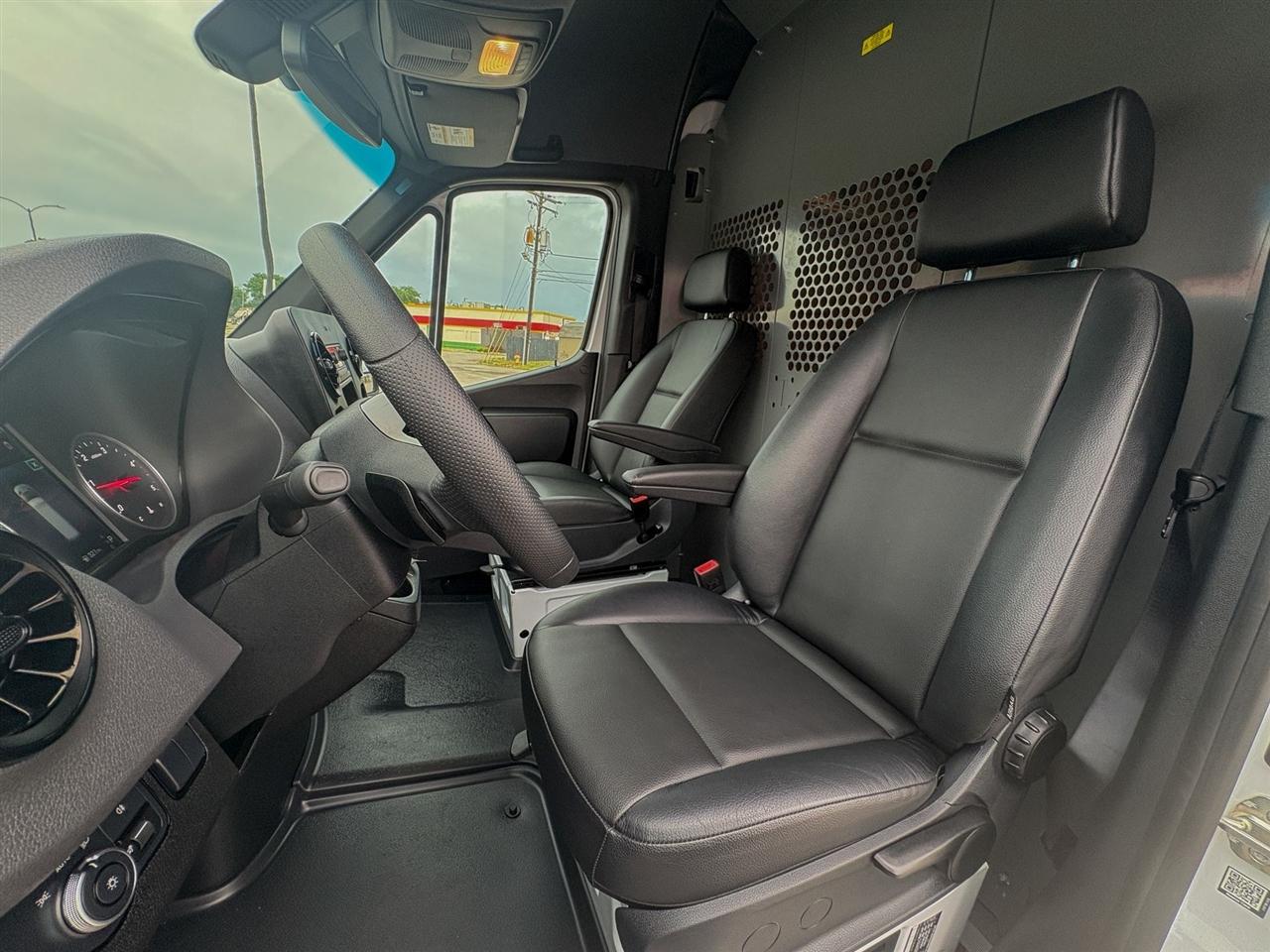 Mercedes-Benz Sprinter Cargo Van  2025