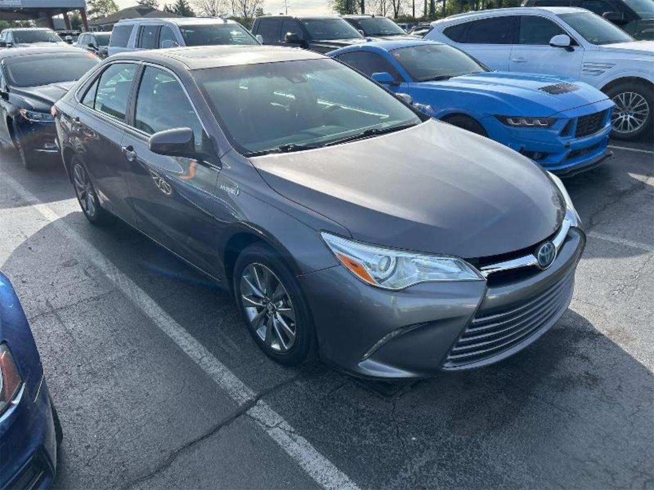 Toyota Camry XLE Hyb 4D Sedan FWD 2017