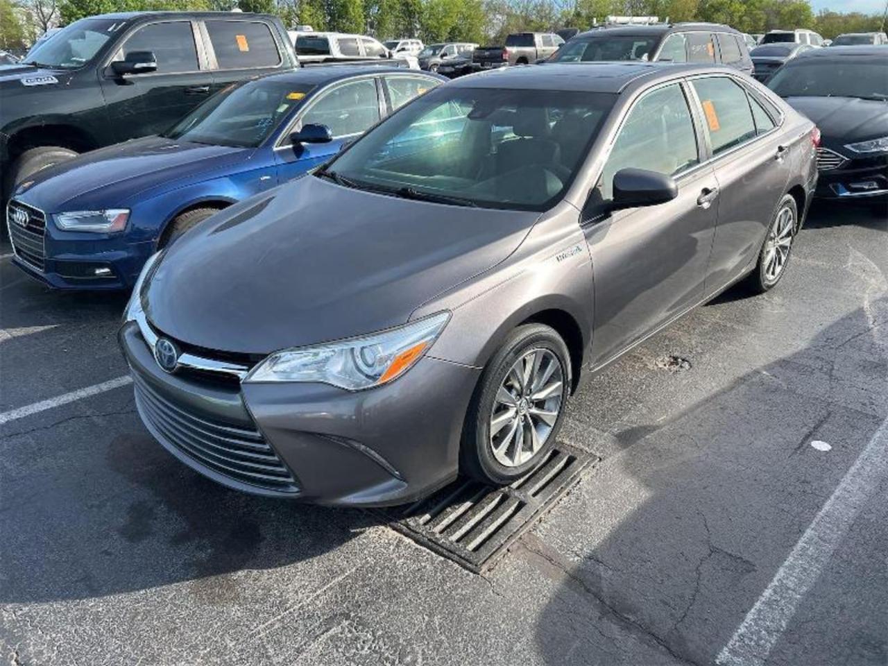 Toyota Camry XLE Hyb 4D Sedan FWD 2017