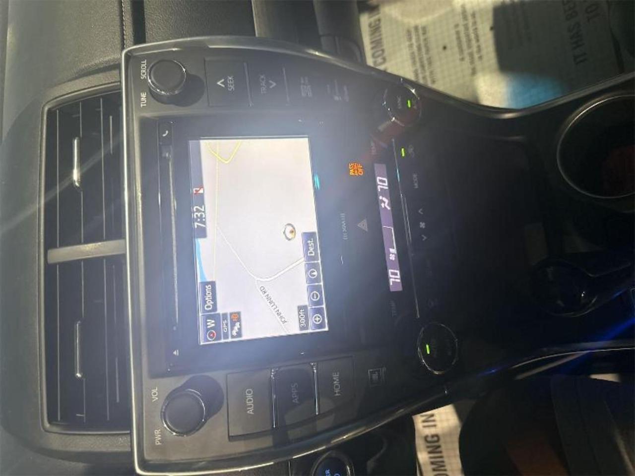 Toyota Camry XLE Hyb 4D Sedan FWD 2017