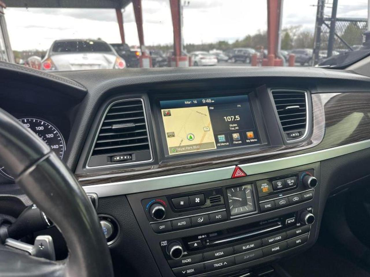 Hyundai Genesis 4dr Sdn V6 3.8L RWD 2015