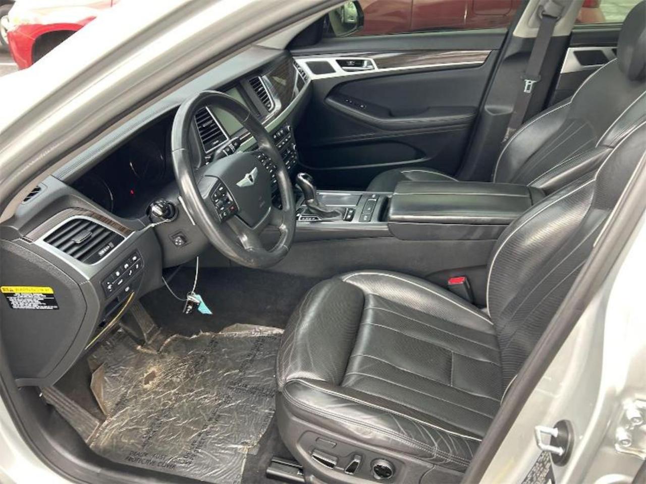 Hyundai Genesis 4dr Sdn V6 3.8L RWD 2015