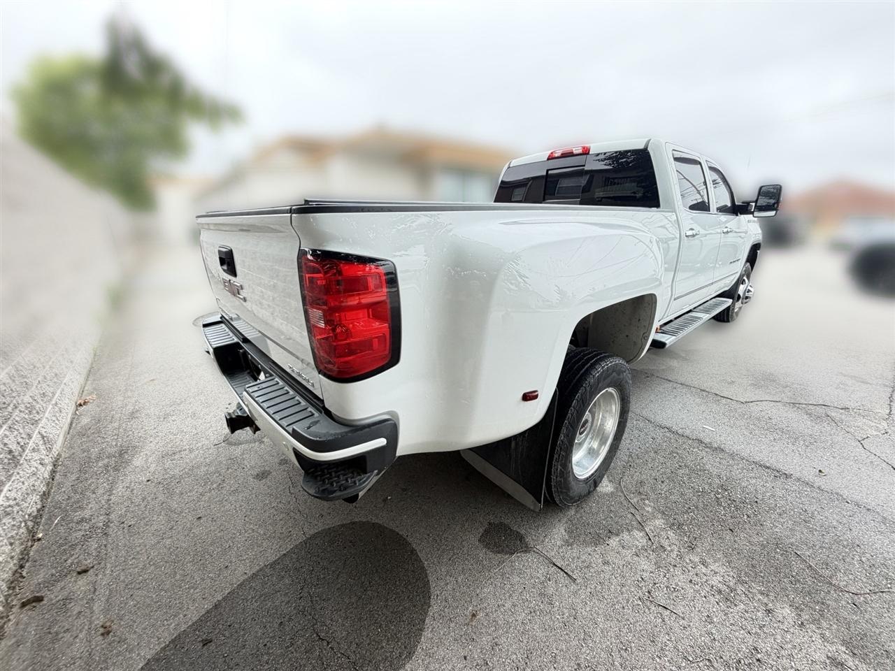 GMC Sierra 3500HD Denali Crew Cab 4WD 2017