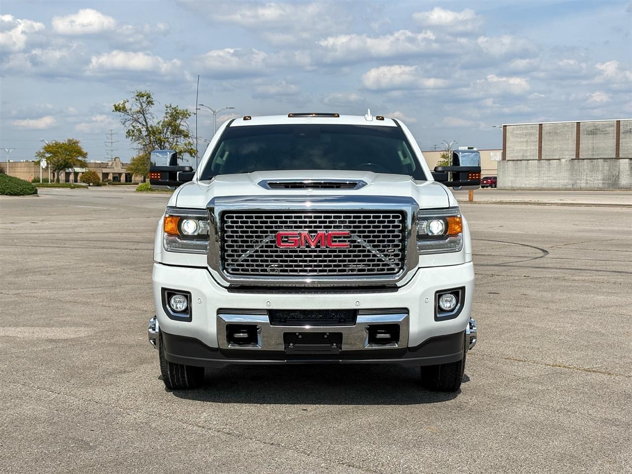 GMC Sierra 3500HD Denali Crew Cab 4WD 2017
